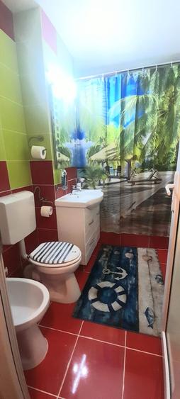 Vanzare apartament cu 4 camere si 2 bai, decomandat, etaj 1/4 zona CET