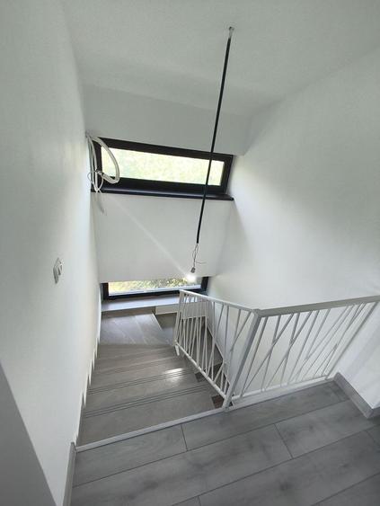 Casa noua la gata in Viile Noi, 4 camere, 3 bai, beci, 2 balcoane.