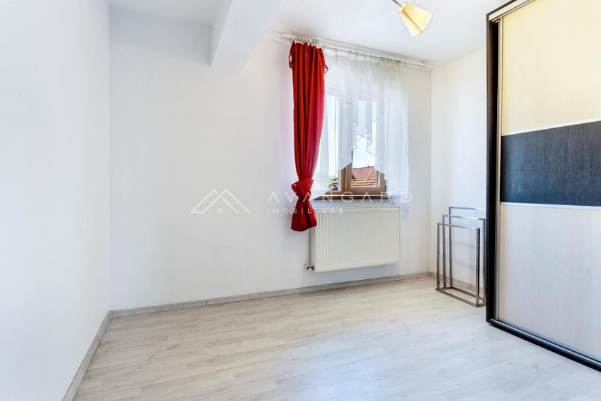 Casă tip duplex retrasă de la strada principală, Gilău
