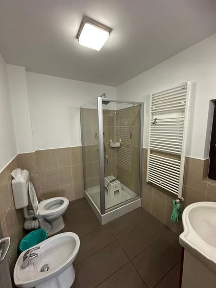 Casă / Vilă cu 4 camere de închiriat în zona Aradului