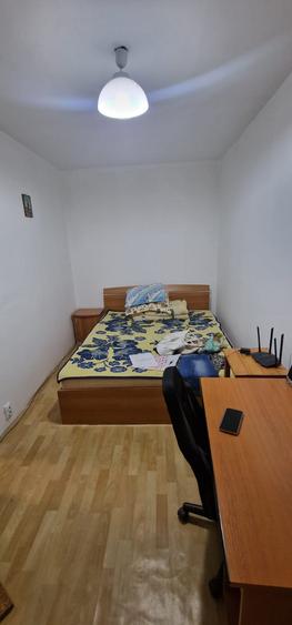 Se vinde zona Ofelia apartament din beton ,conf 2 ,etaj4/4 ,an 1976 ,pret 42000.
