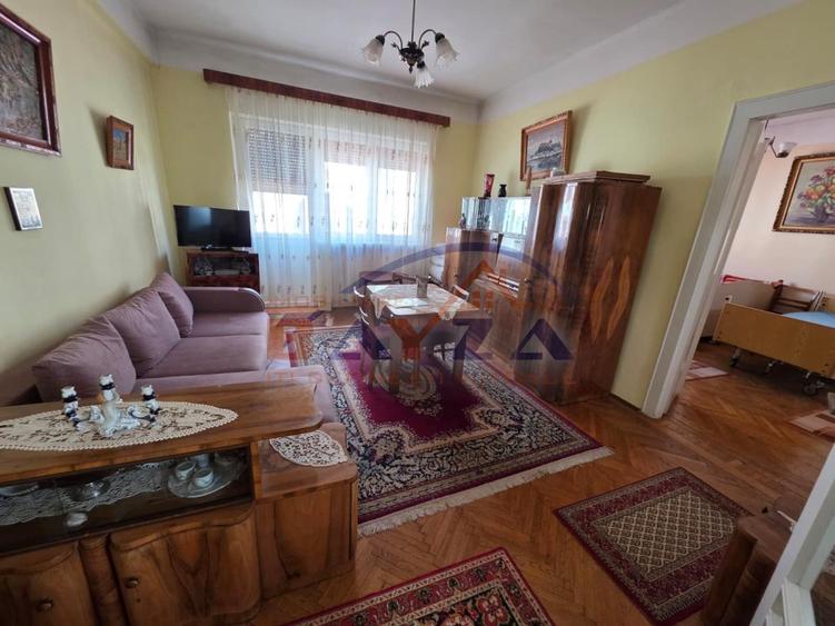 Apartament 3 camere, Centrul Vechi, Str. Teatrului, etaj 2/2, comision 0