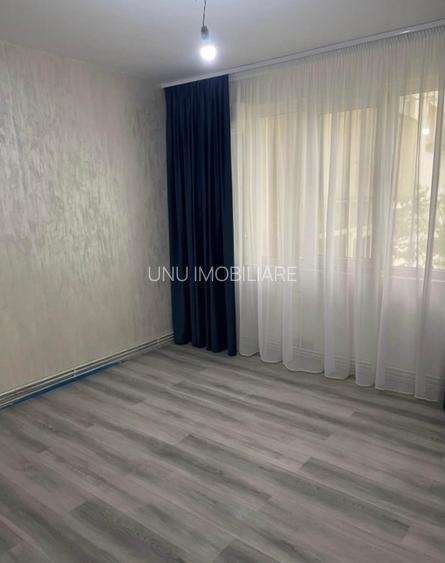 Etaj 2 - Alexandru - Bulevard -  3 camere decomandat - geam la baie - renovat - 4
