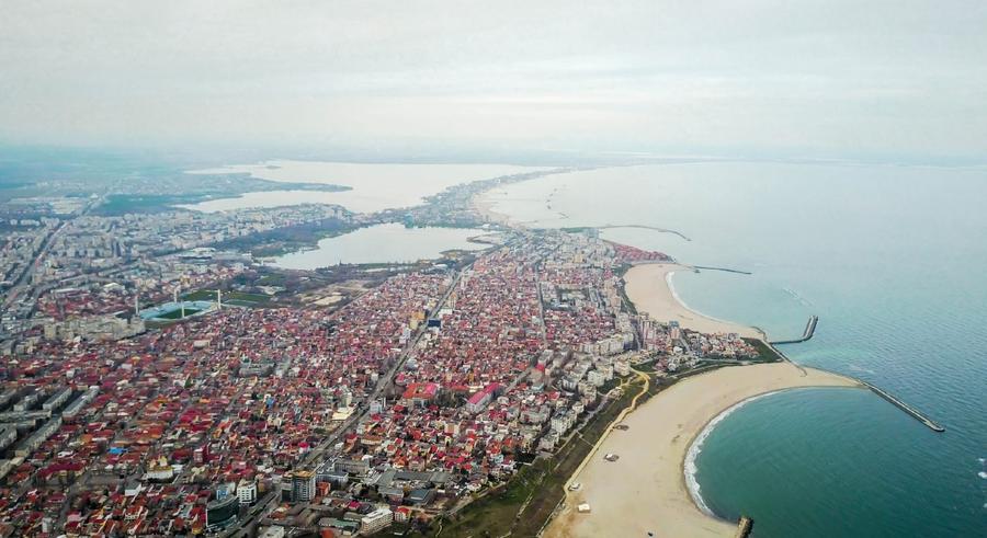 2 loturi intravilane, poziție excepțională – langa padure, lac, mare