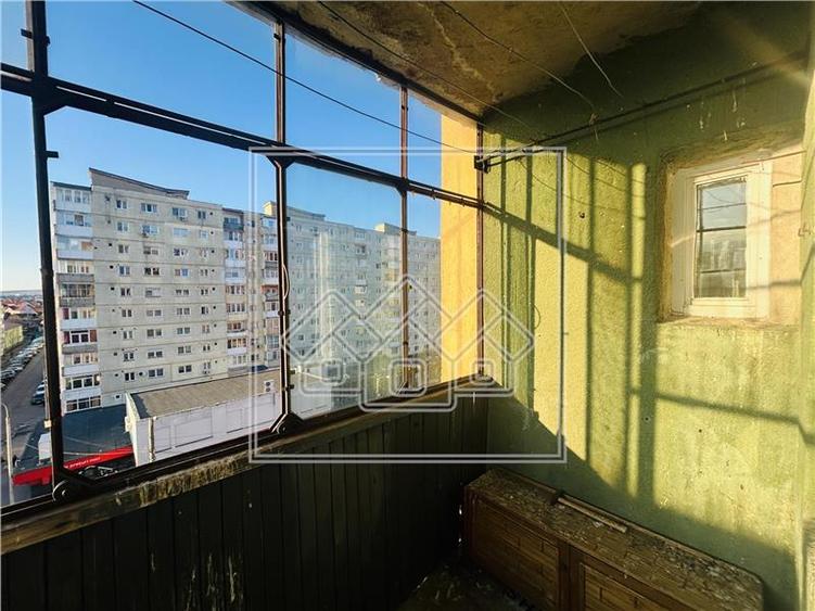 Ap decomandat, etaj 6/10, 3 camere, balcon - Vasile Aaron
