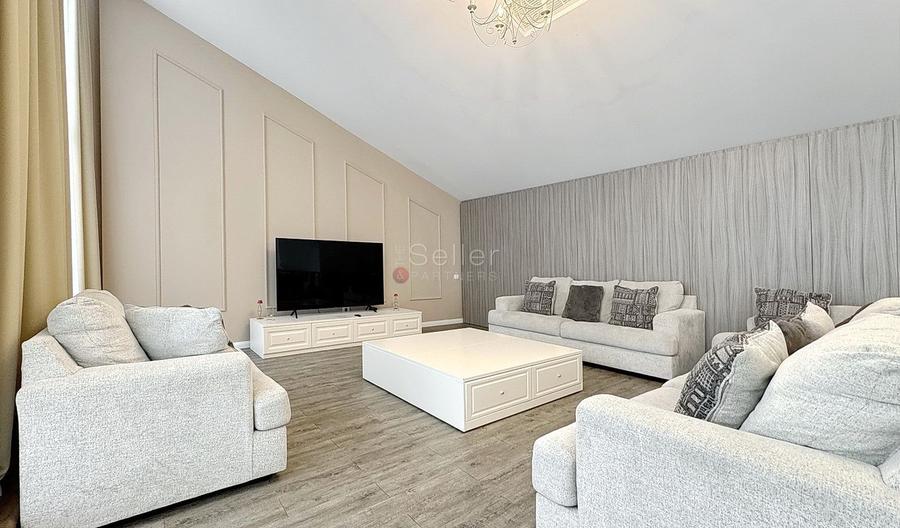 Penthouse generos cu priveliste spre Masivul Postavarul