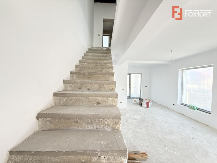 Duplex 4 camere situat la drum asfaltat, in Sacalaz