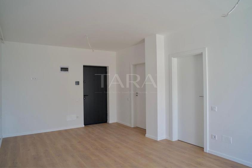 Apartament semifinisat într-un ansamblu rezidențial modern.