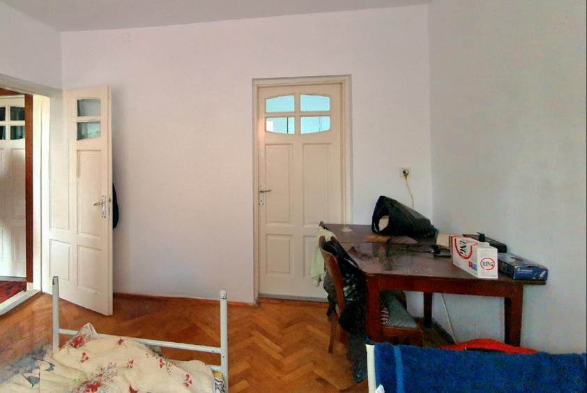 DOUA CASE DE VANZARE - ZONA RACADAU - SINGUR IN CURTE
