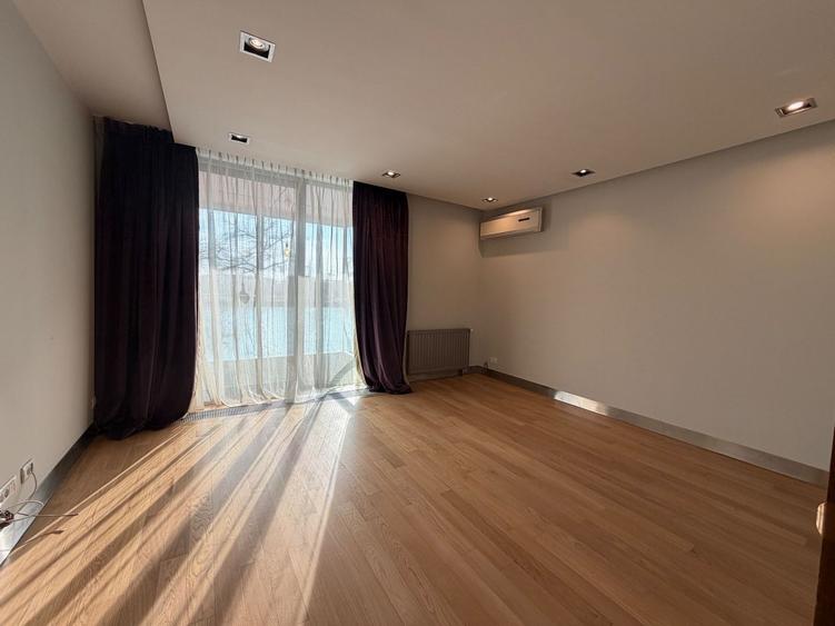 Apartament impresionant cu vedere catre lac, piscina comuna, finisaje premium