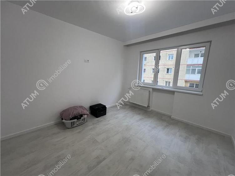 Apartament renovat cu 3 camere si pivnita zona Vasile Aaron Sibiu