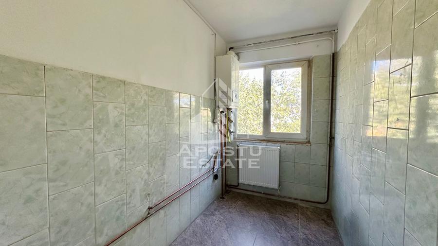 Apartament cu 3 camere si boxa, centrala proprie, Dacia