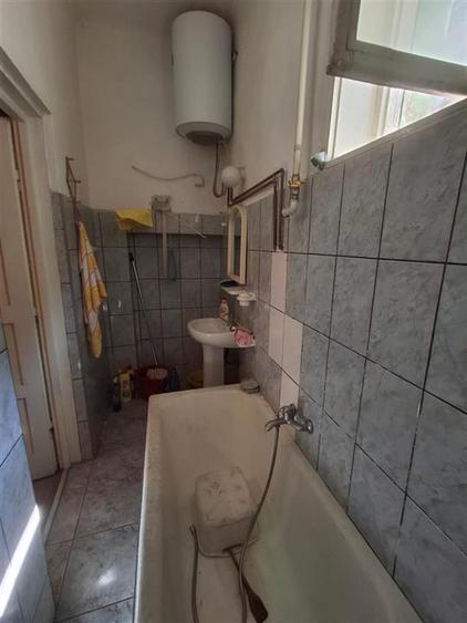 Apartament la casa 2 camere pivnita parcare zona Terezian