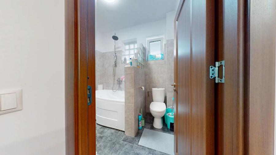 Apartament decomandat langa liceul de informatica,vanzare sau schimb