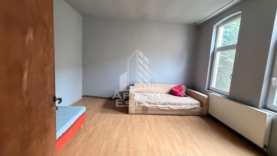 Casa renovabila cu 3 camere | 512 mp teren | Zona Calea Sagului