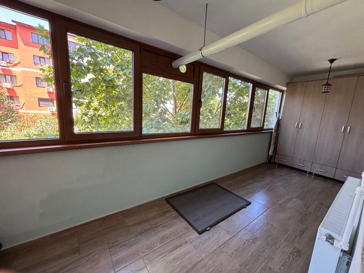 Proprietar – Închiriez apartament 2 camere decomandat în Bloc Nou, metrou Bercen
