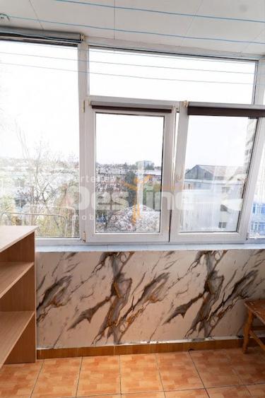 Apartament 2 camere decomandat 50 mp cu balcon si parcare Podu de Fier