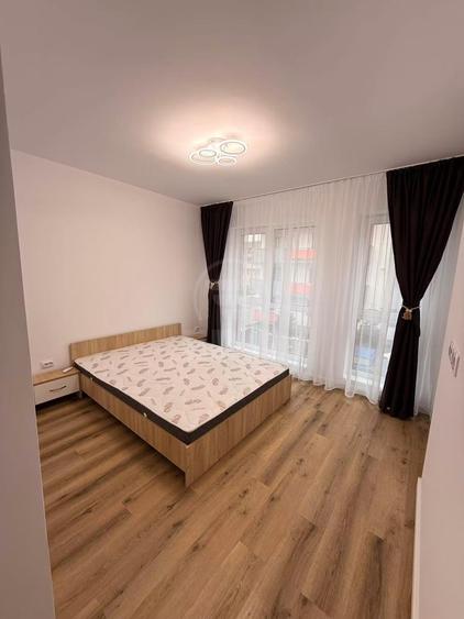 Apartament 3 camere semidecomandat zona Sesul de sus