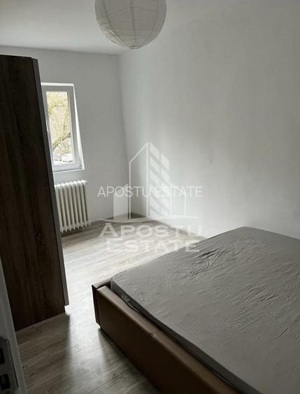 Apartament cu 3 camere de vanzare , etaj intermediar , Zona Dacia - 4