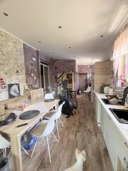 Cladire multifunctionala, pensiune plus casa, parcari private