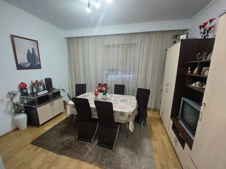 TECHIRGHIOL, CENTRAL, VILA D+P+1, DESCHIDERE PE COLT, 5 CAMERE, 5 BAI