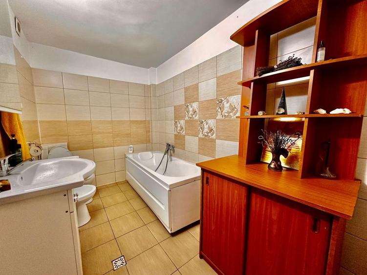 DE INCHIRIAT Apartament la casa in Centrul Civic - pretabil sediu firma