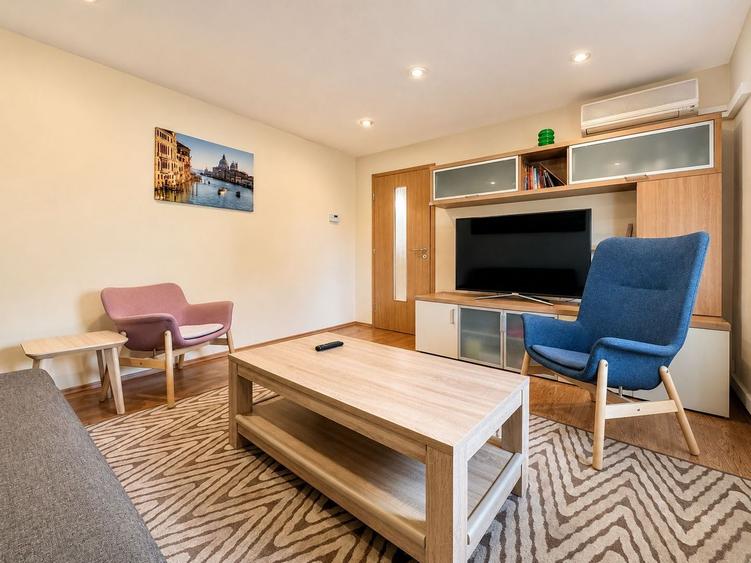 Apartament 4 camere decomandat, 2 băi, 2 balcoane