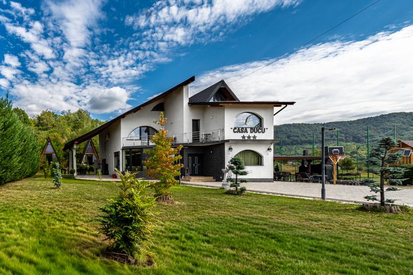 Com0%|Vilă turistică cu 8 camere + căsuțe A-frame, teren 5575 mp Călimănești, VL