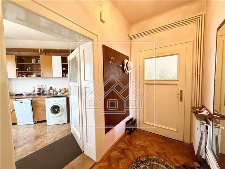 Apartament cu 4 camere si 2 bai - etaj 1 - Piata Habermann