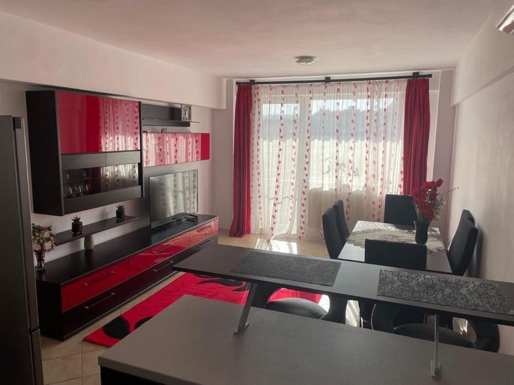 Vand apartament 3 camere, etaj intermediar, lift, 70 mp.