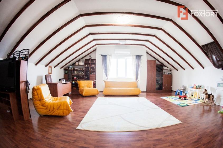Vila Duplex cu lac si piscina Giarmata Vii cu 5880 mp de teren - ID V5269