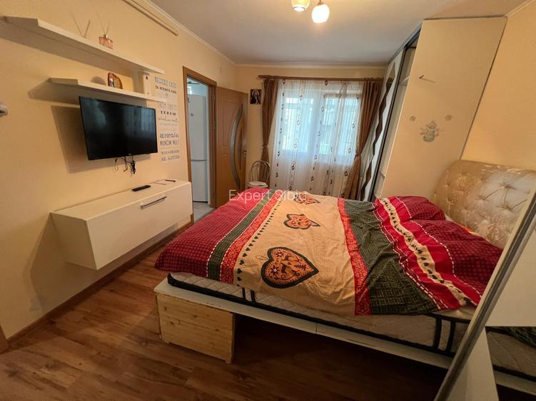Închiriez garsonieră ,renovata,et.3, zona Peco Milea - 2