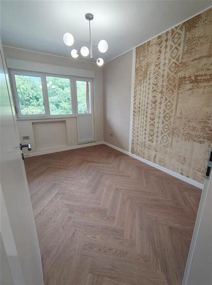 Oferta Rara - Copou - Parc - Apartament 4 camere cu garaj si boxa