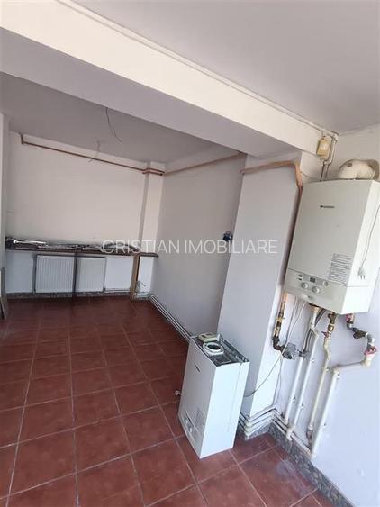 Spatiu comercial, 60 mp, 3 camere, vitrina stradala, zona Centrala - 2