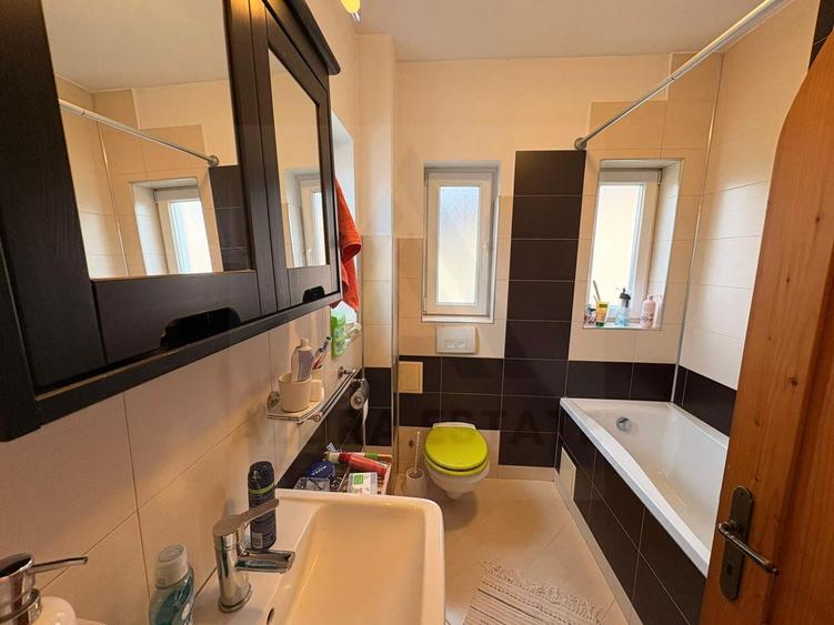 Casă modernă 140 mp utili 4 camere 2 bai si teren 490 mp in Șura Mica