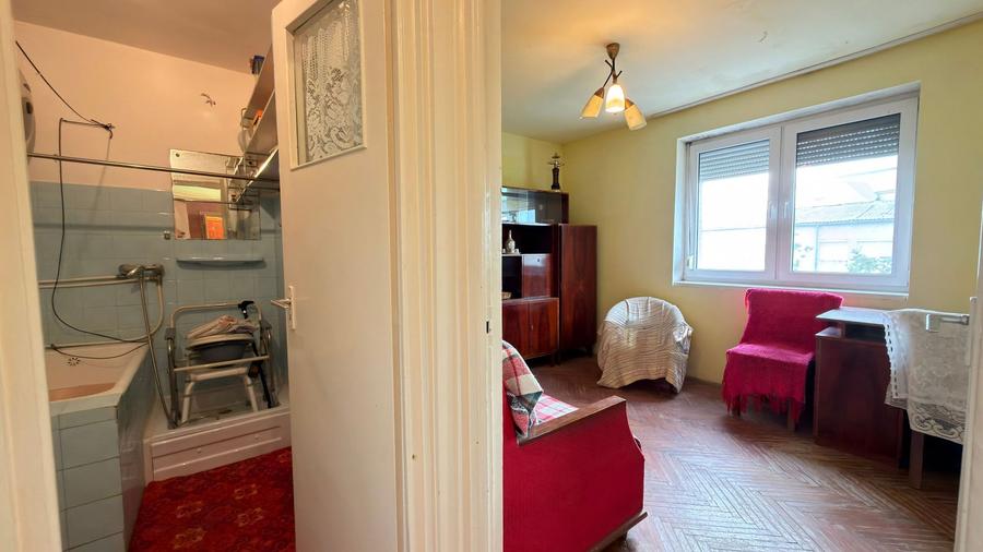 Apartament 2 camere Republicii Etaj III - Carei - Zona Blocul Verde