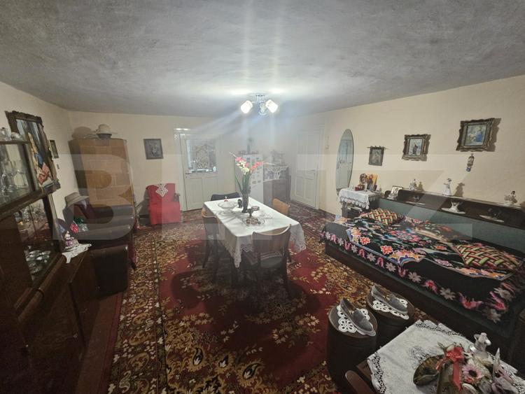 Casă cu 2 camere și anexe, zona centralǎ, Câmpeni