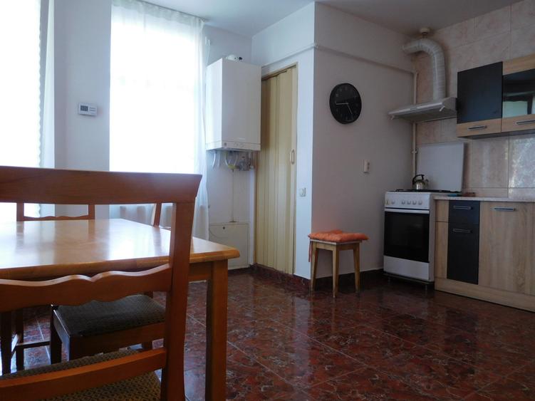 Chirie apartament 3 camere, zona linistita