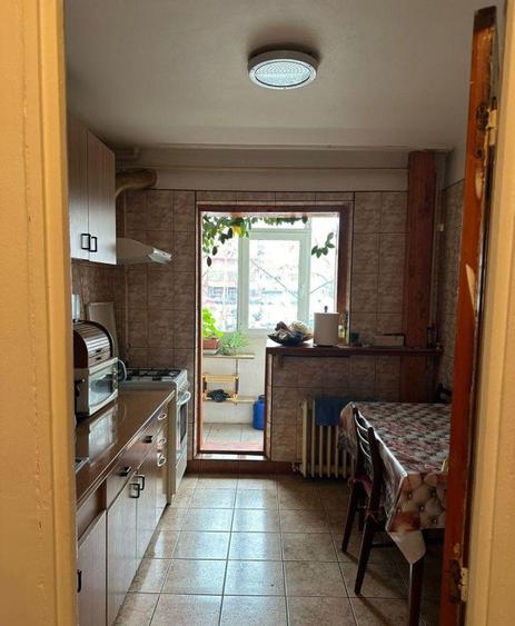 Apartament -4 camere -decomandat-Zona Rahova-Petre Ispirescu