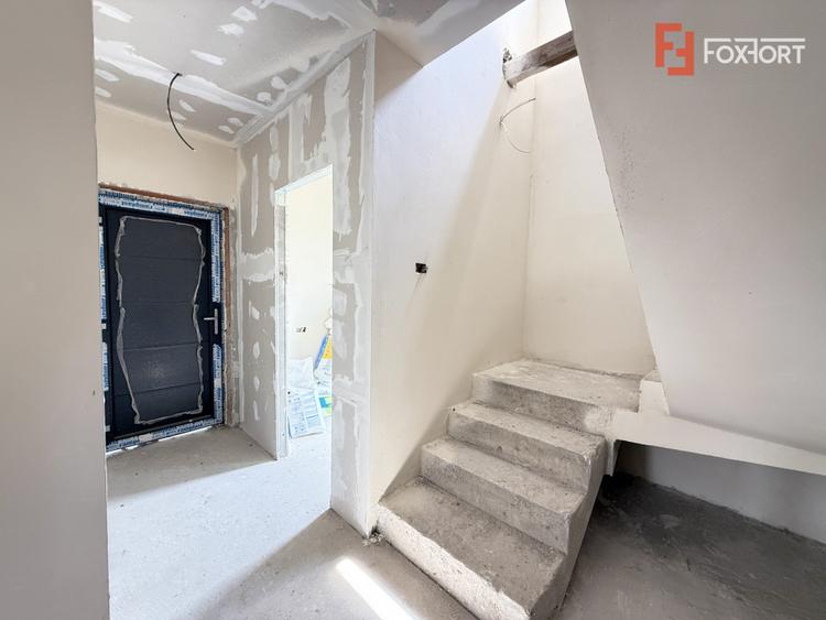 Duplex cu 3 camere si teren de 247 mp de vanzare in localitatea Sacalaz