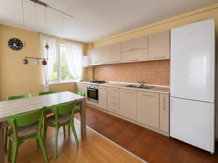 Apartament 3 camere - 2 bai - 80 mp - pivnita - loc parcare - Calea Dumbravii