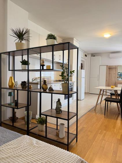 Toronto Residance, 1 camera, spatios, centrala proprie., aer conditionat, lift.