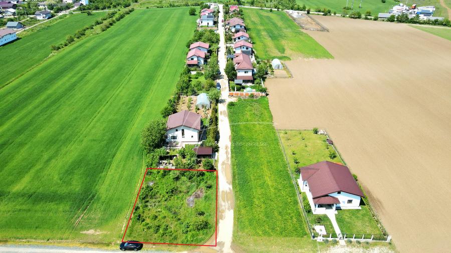 Teren intravilan in zona rezidentiala, la 1 km de A0 si A1