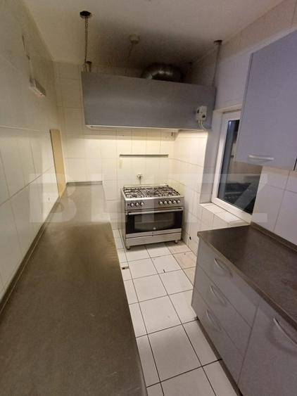 Casa de vanzare, 550 mp, teren 700 mp, zona Burdujeni