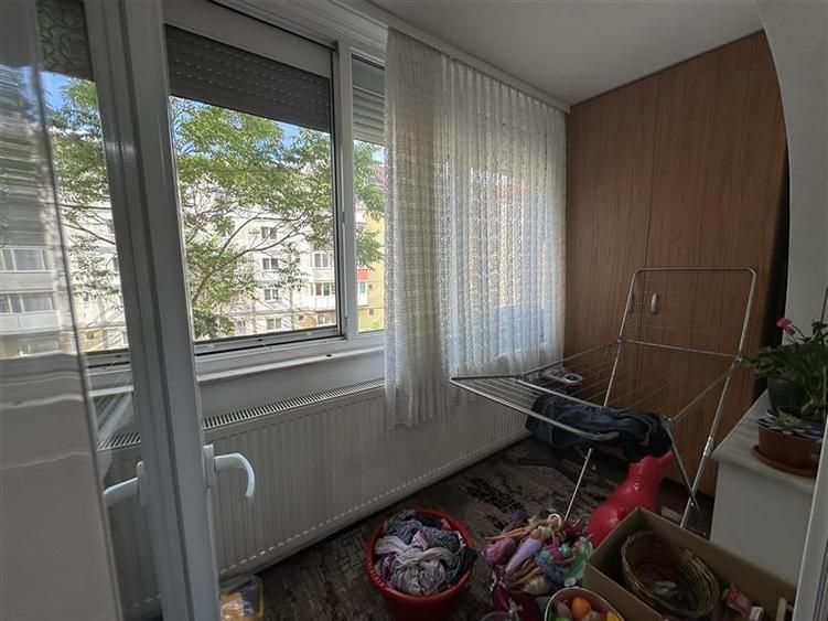Decomandat cu 2 bai și 2 balcoane la etajul 2 lingă Generală 7