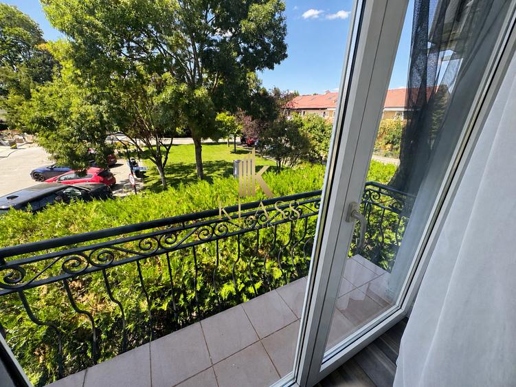 Casa modernă de vânzare, 5 camere, grădină privată și garaj!