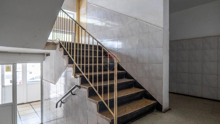 Vanzare apartament 3 camere  în zona Ferdinand-Obor, etaj 4