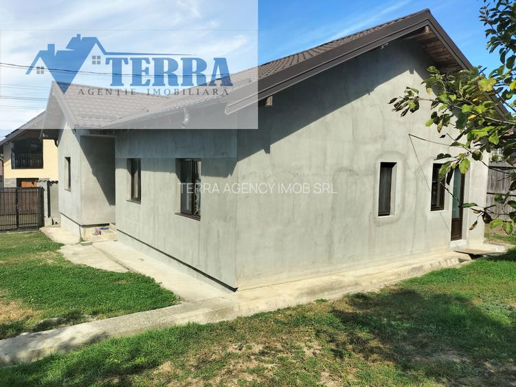 Casă Mioveni, 4 camere, teren 1.225 mp, toate utili