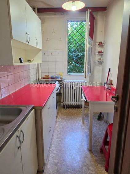 Colentina, intersectie Fundeni, bloc reabilitat, stradal, vedere fata - 8