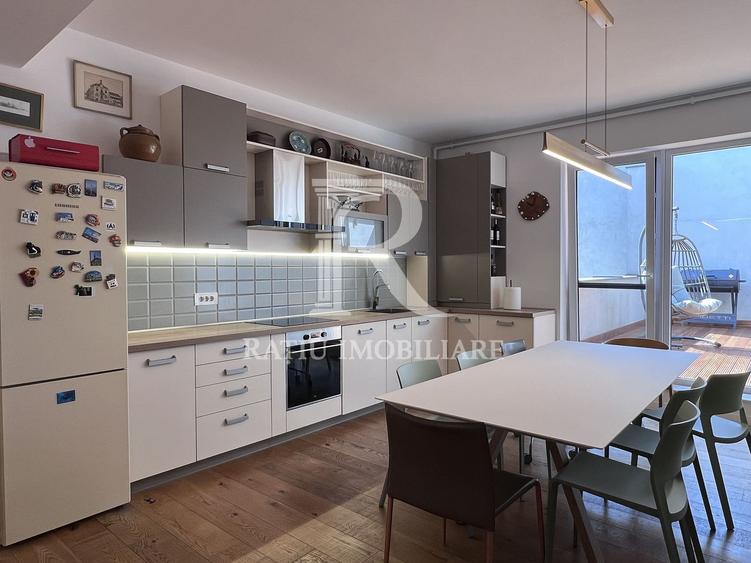 Penthouse cu Design Eclectic | Central | Panoramă Unică | Oradea